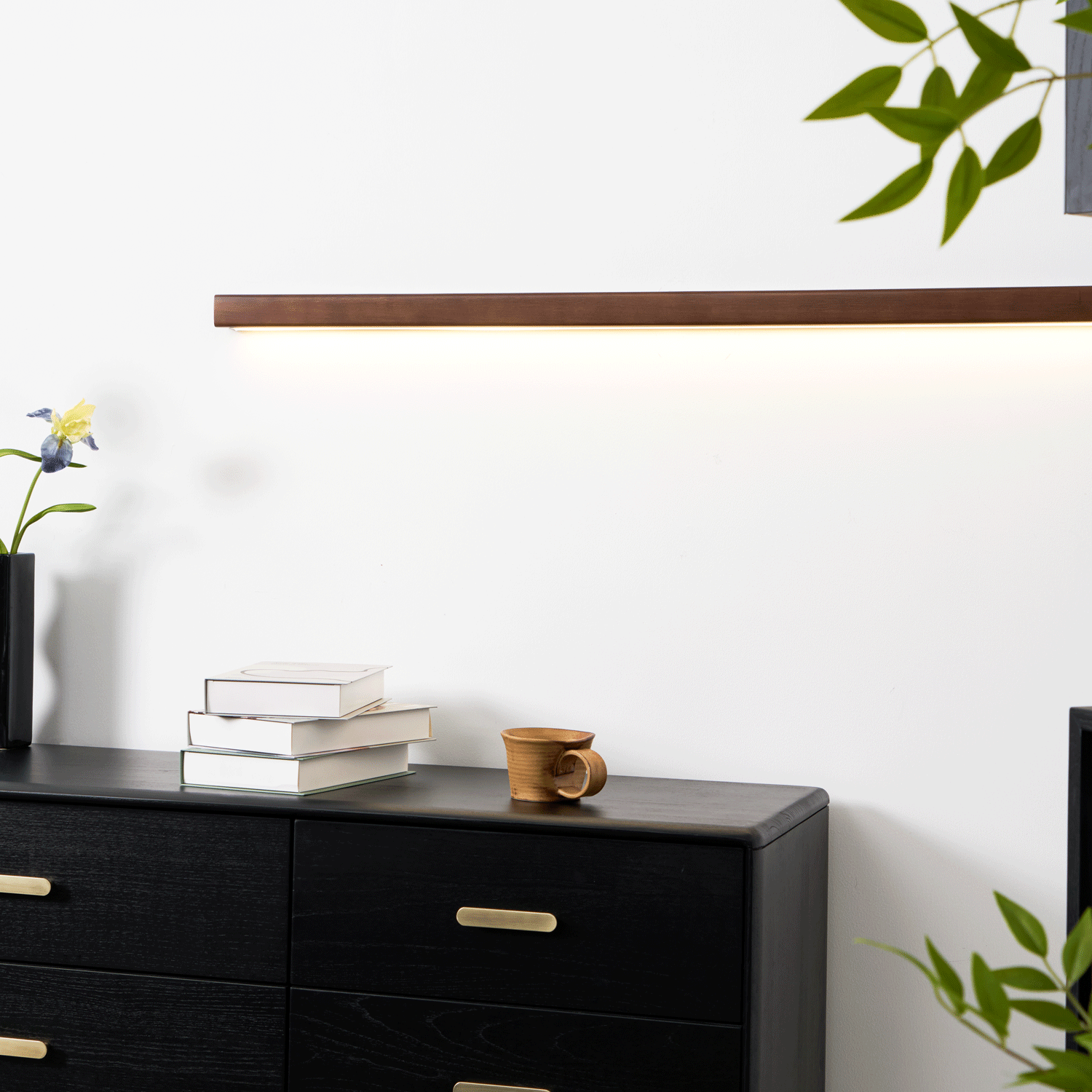 Arlo Linear Wooden Wall Lamp Lighting Lobby