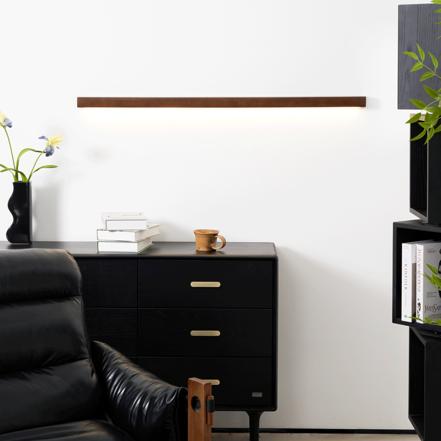 Arlo Linear Wooden Wall Lamp Lighting Lobby