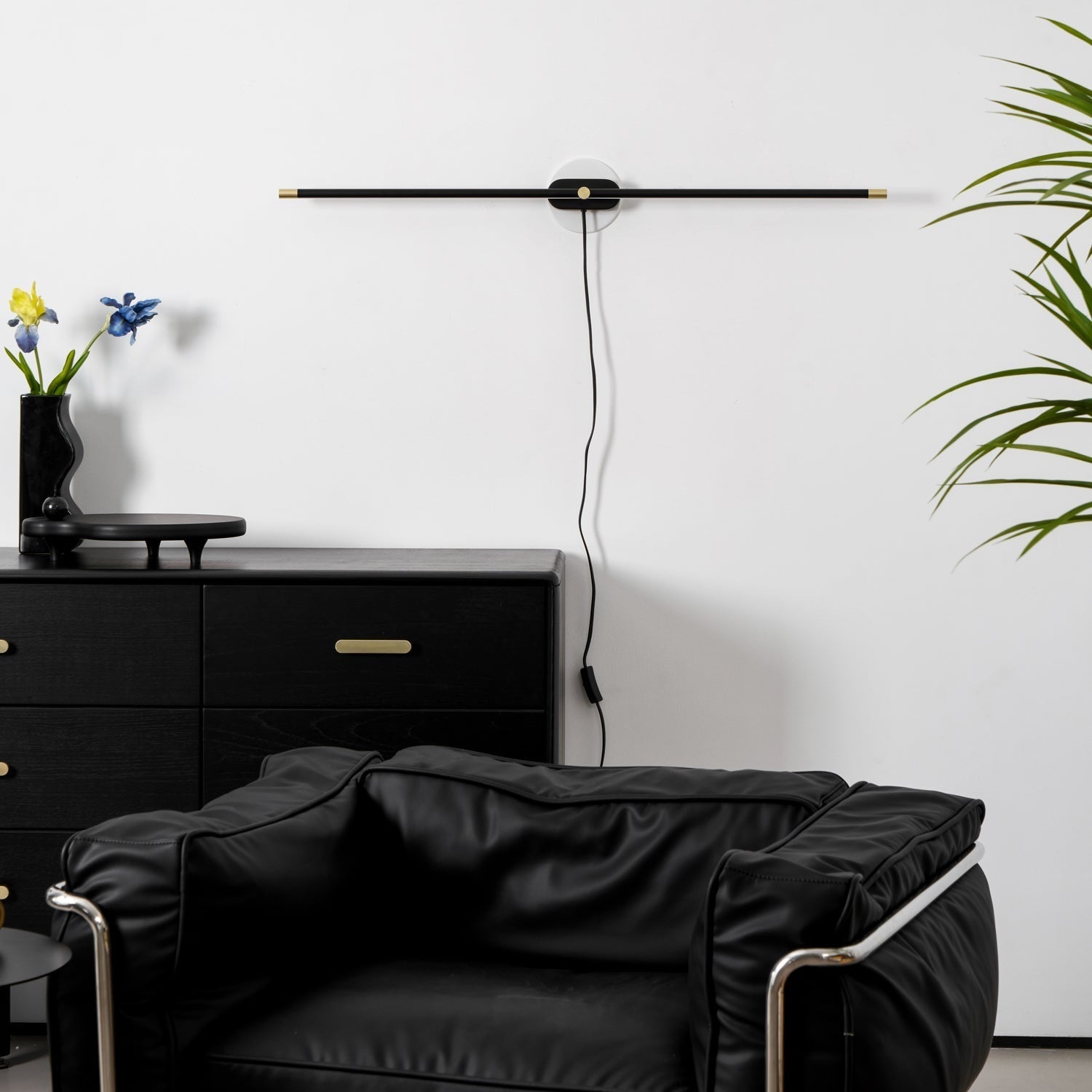 Linear Minimalist Wall-Mounted Plug-in Light Fixture Lighting Lobby