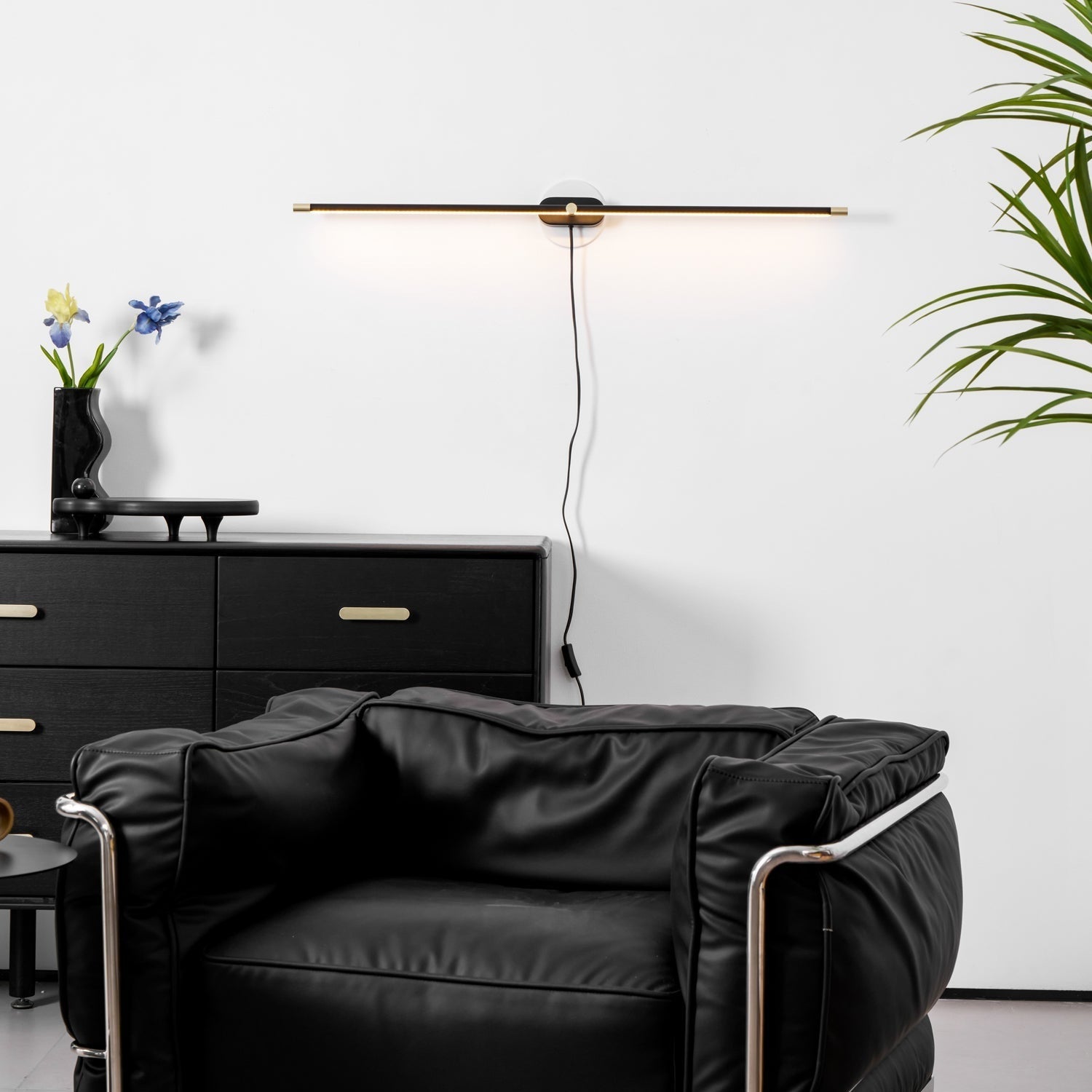 Linear Minimalist Wall-Mounted Plug-in Light Fixture Lighting Lobby