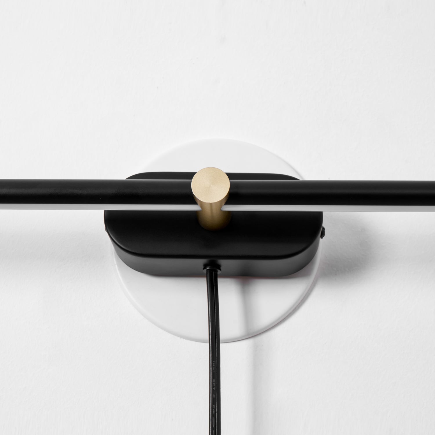 Linear Minimalist Wall-Mounted Plug-in Light Fixture Lighting Lobby