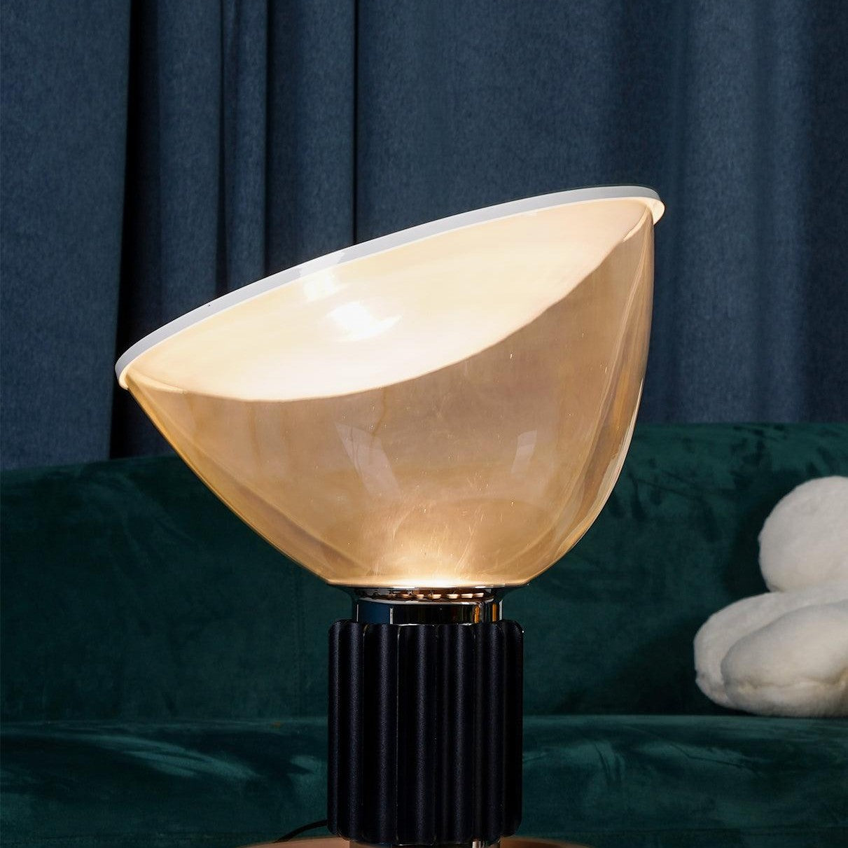 Nexus Desk Light Lighting Lobby