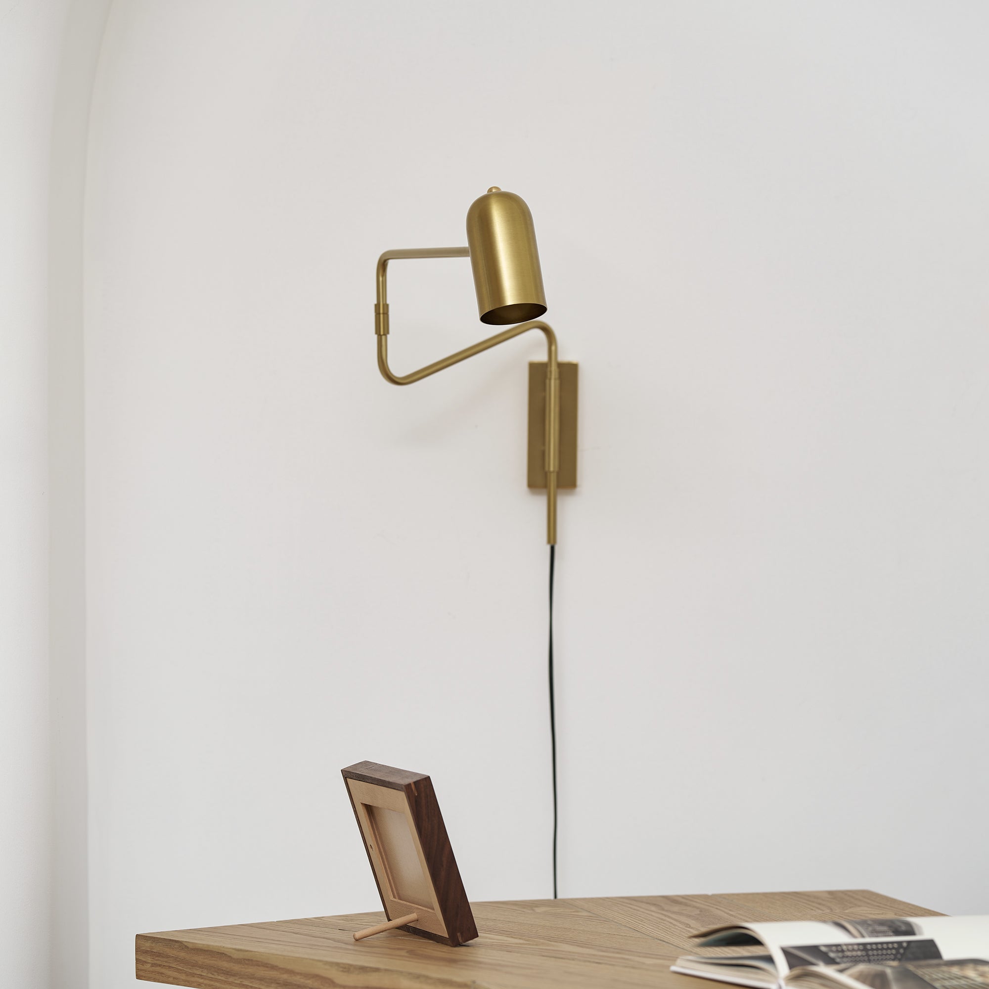Wall-Mounted Plug In Adjustable Arm Light Lighting Lobby