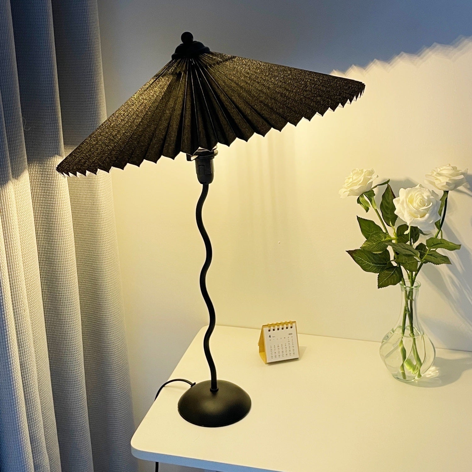 Wavy Desk Light Lighting Lobby